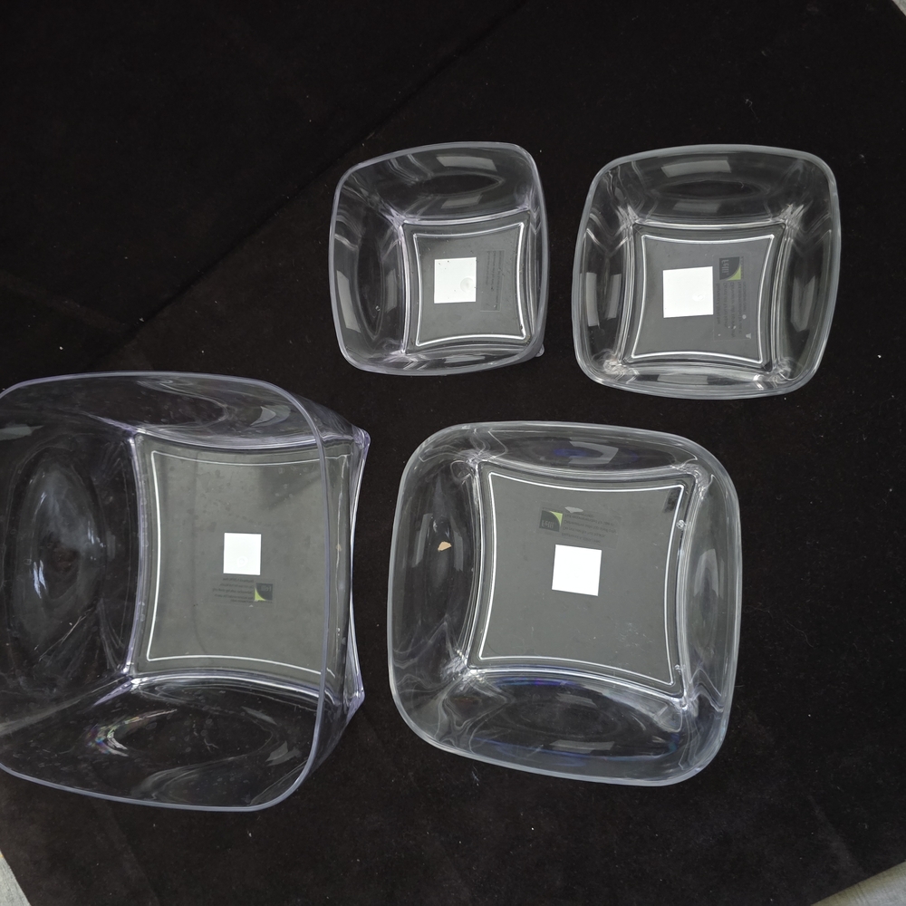 NWOT Set of Clear Square Acrylic Filli Bowls